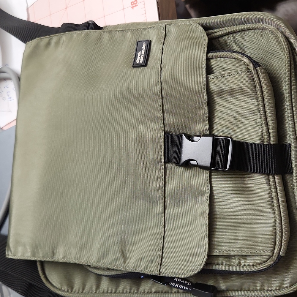 Derek Alexander Unisex Quality Nylon Travel Bag Crossbody Green 9.5"x10.5x2